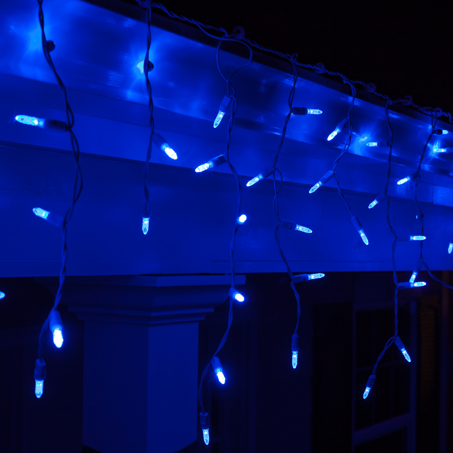 Гирлянда Бахрома, 5х0.7м., 250 LED, синий, без мерцания, белый резиновый провод, с защитным колпачком. Гирлянда РФ 05-1968 G05-1968 - фото 1
