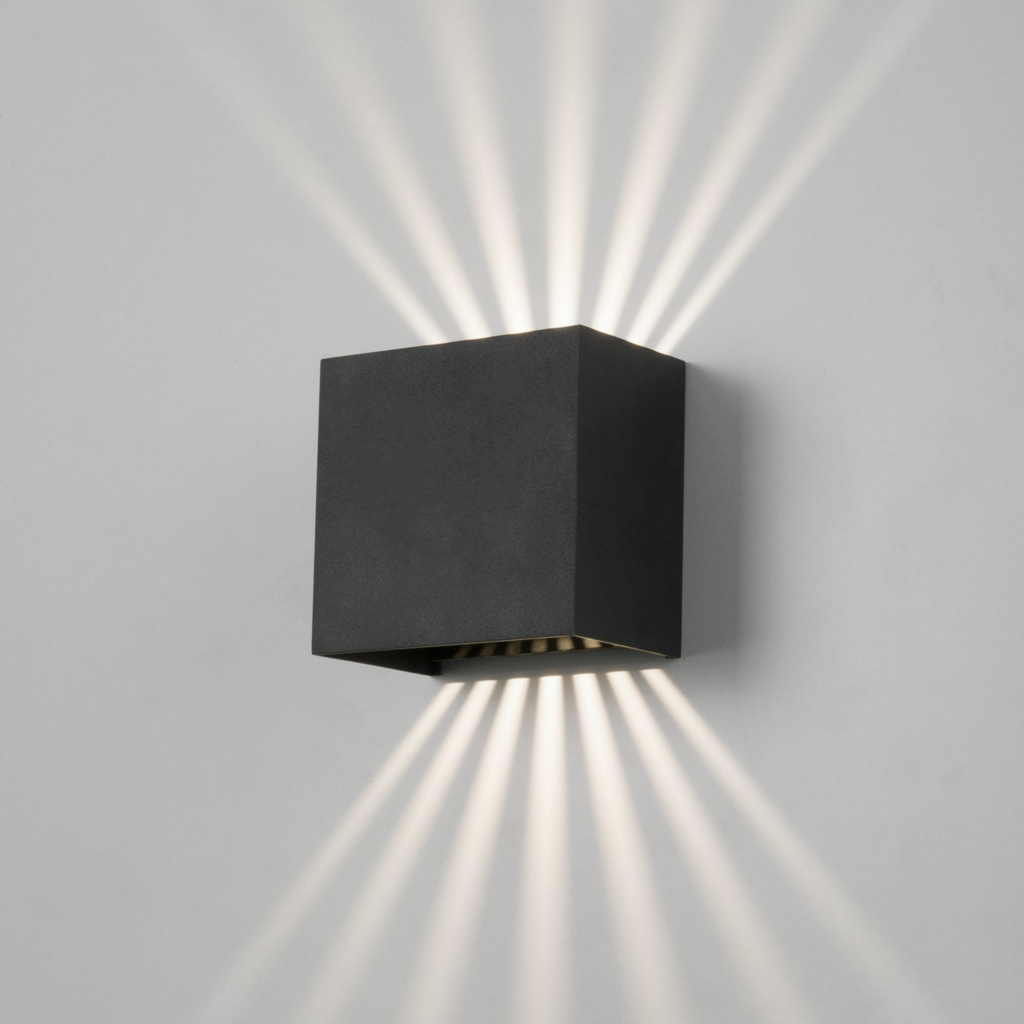 Уличный настенный светильник Elektrostandard SOLE a058892 4690389184239, цвет черный - фото 1