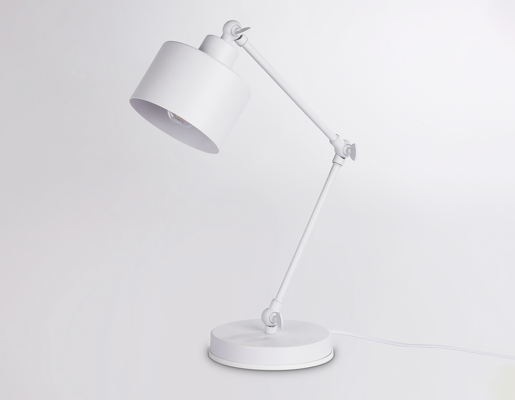 Офисная настольная лампа Ambrella light TRADITIONAL TR8152, цвет белый - фото 2