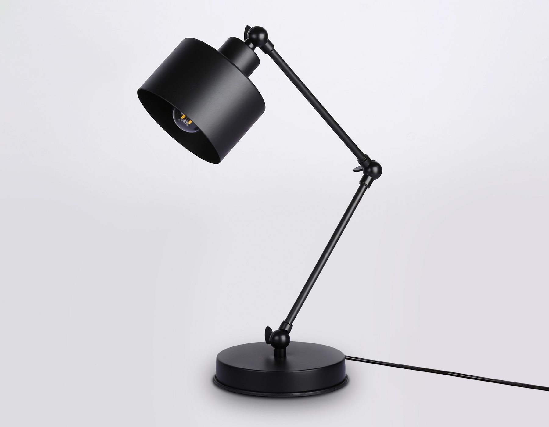Офисная настольная лампа Ambrella light TRADITIONAL TR8153, цвет черный - фото 2